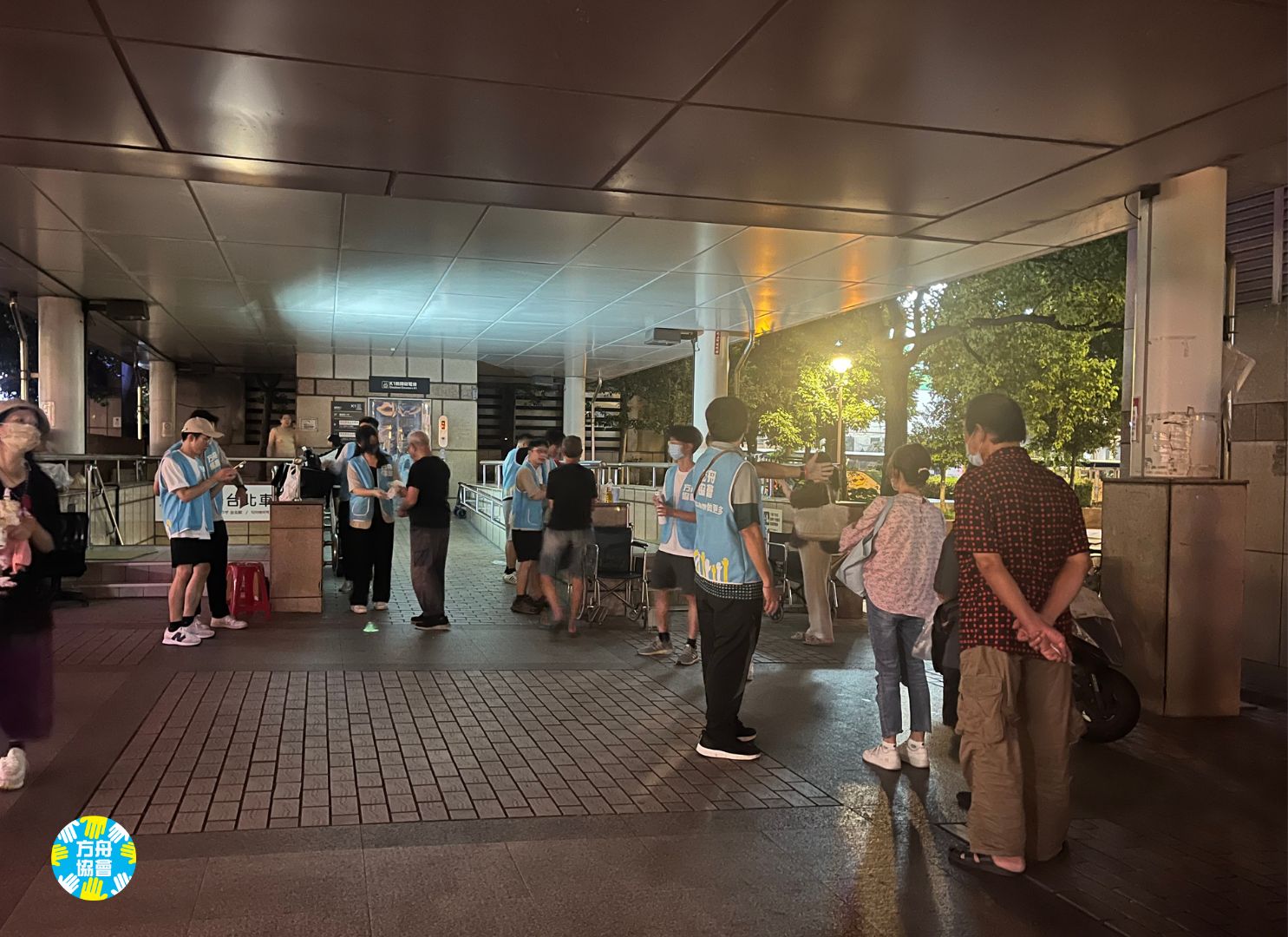 在社會縫隙中築一艘方舟