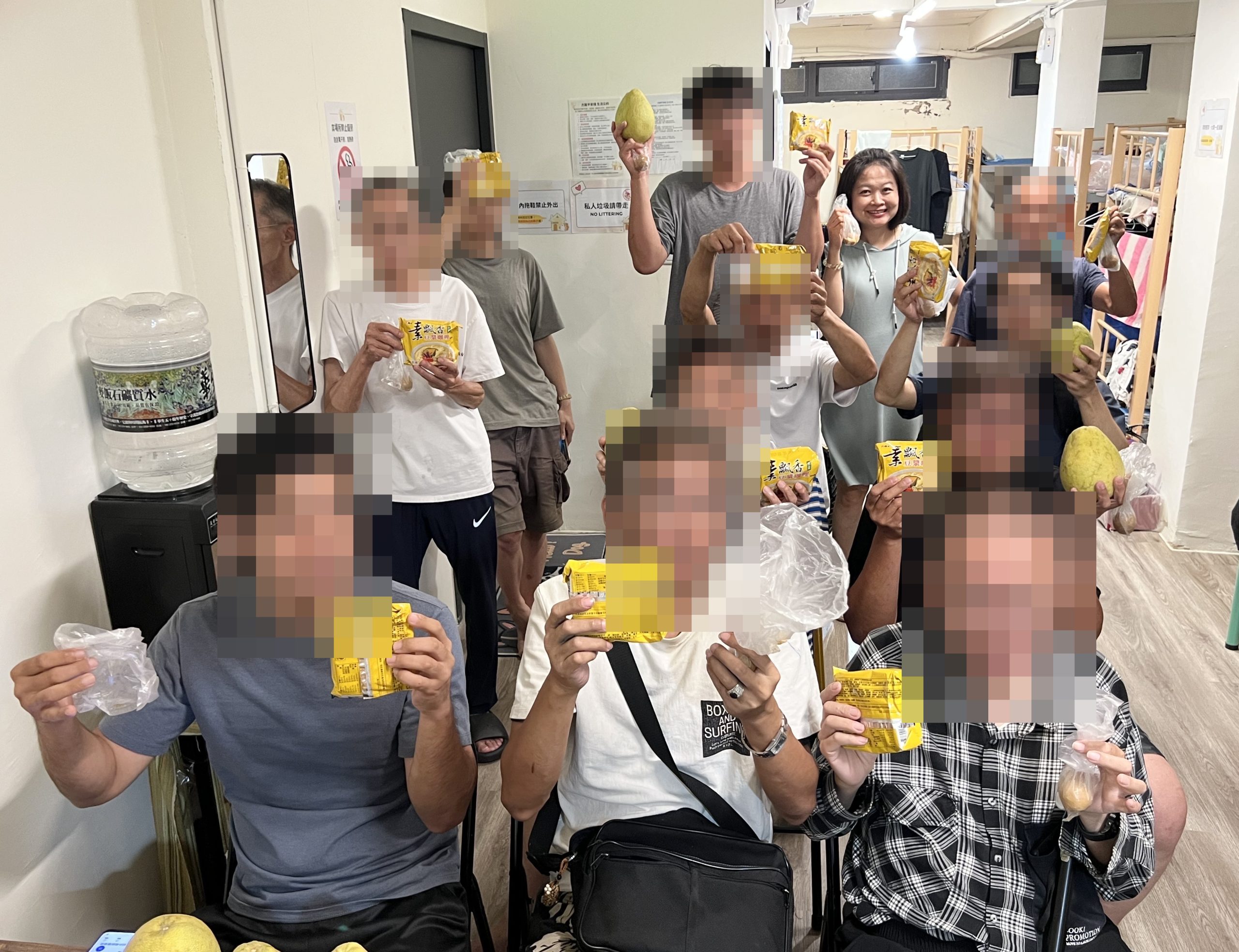 方圓平安棧:中秋佳節,一起分柚子